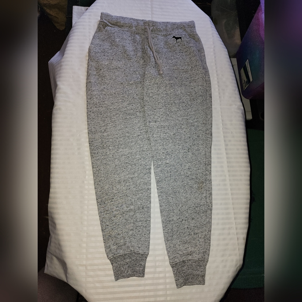 VS  jogging pants